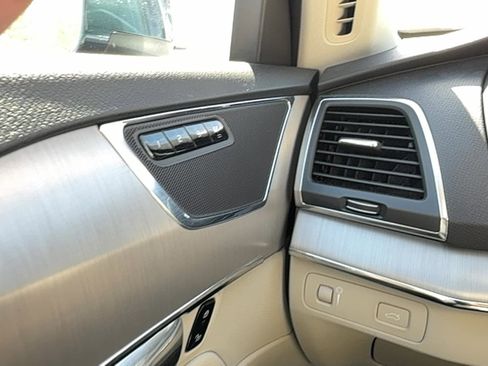 Used 2021 Volvo XC90 T5 Momentum w/ Protection Package Premier image 18