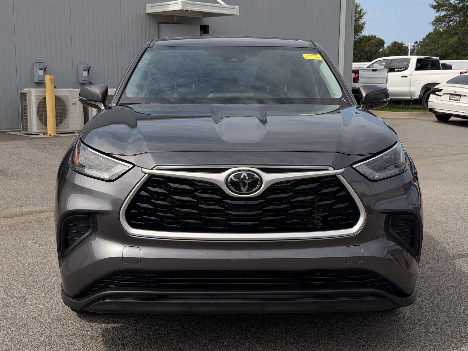 Used 2023 Toyota Highlander L AWD/4WD image 6