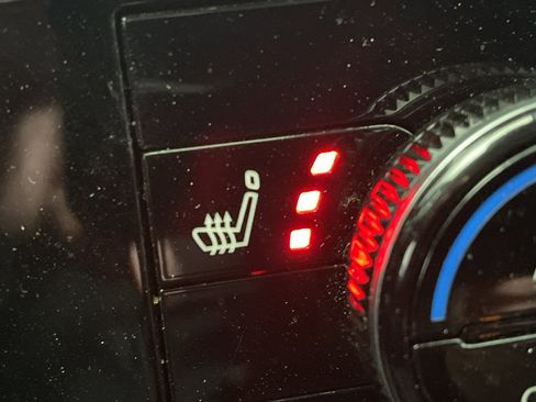 Used 2024 Nissan Pathfinder SV image 21