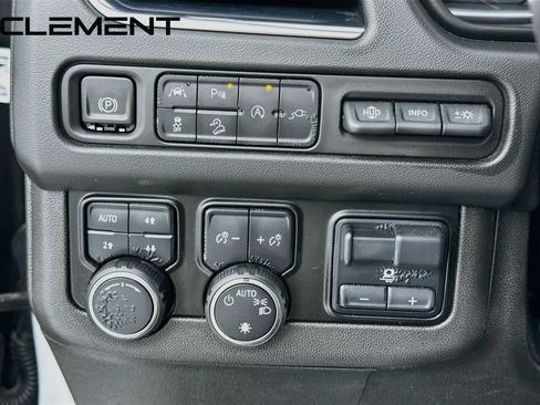 Used 2021 Chevrolet Suburban Premier w/ Premium Package AWD/4WD image 13