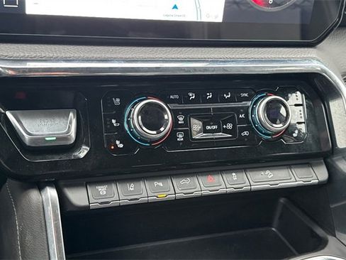 Used 2025 GMC Sierra 2500 Denali image 28