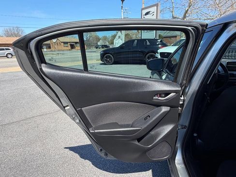 Used 2015 MAZDA MAZDA3 i Sport image 22