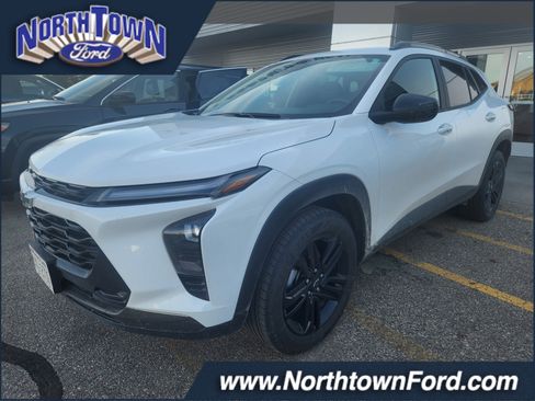 Used 2025 Chevrolet Trax ACTIV w/ Driver Confidence Package image 1