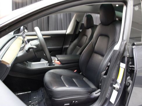 Used 2023 Tesla Model 3 Standard Range image 24
