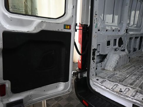 Used 2019 Ford Transit 150 130 Medium Roof image 18