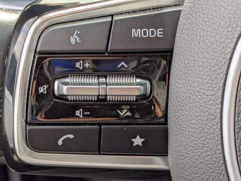 Used 2025 Kia Sorento SX image 16