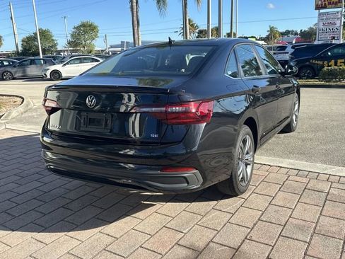 Used 2024 Volkswagen Jetta SE image 6