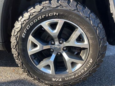 Used 2016 Jeep Cherokee Trailhawk w/ Comfort/Convenience Group image 14