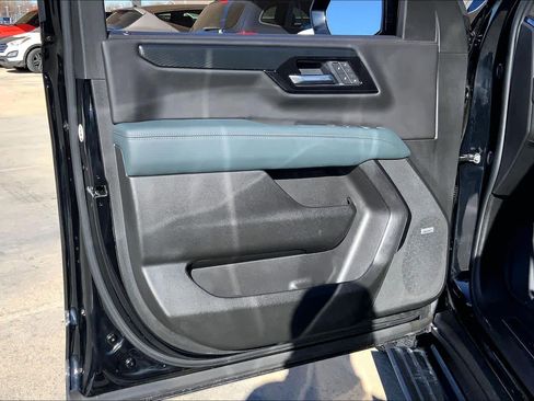 Used 2025 GMC Yukon XL AT4 w/ AT4 Premium Plus Package image 22