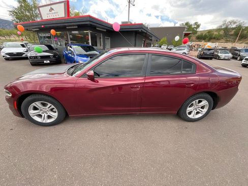 Used 2018 Dodge Charger SXT RWD image 4