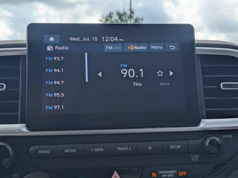 Used 2025 Hyundai Venue SEL FWD image 19