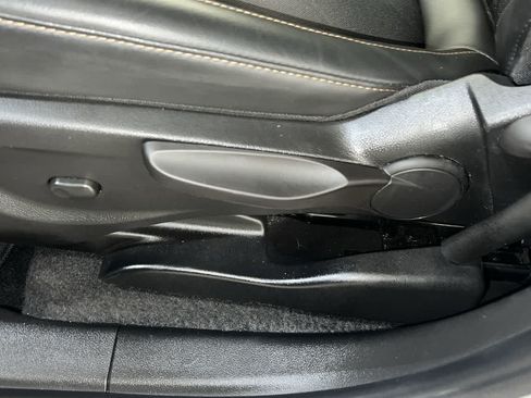 Used 2021 Chevrolet Trax LT FWD image 12