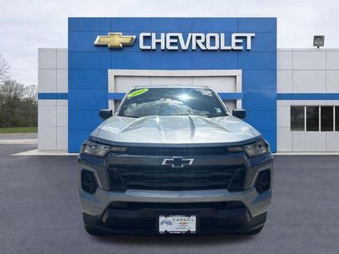 Used 2025 Chevrolet Colorado LT AWD/4WD image 2