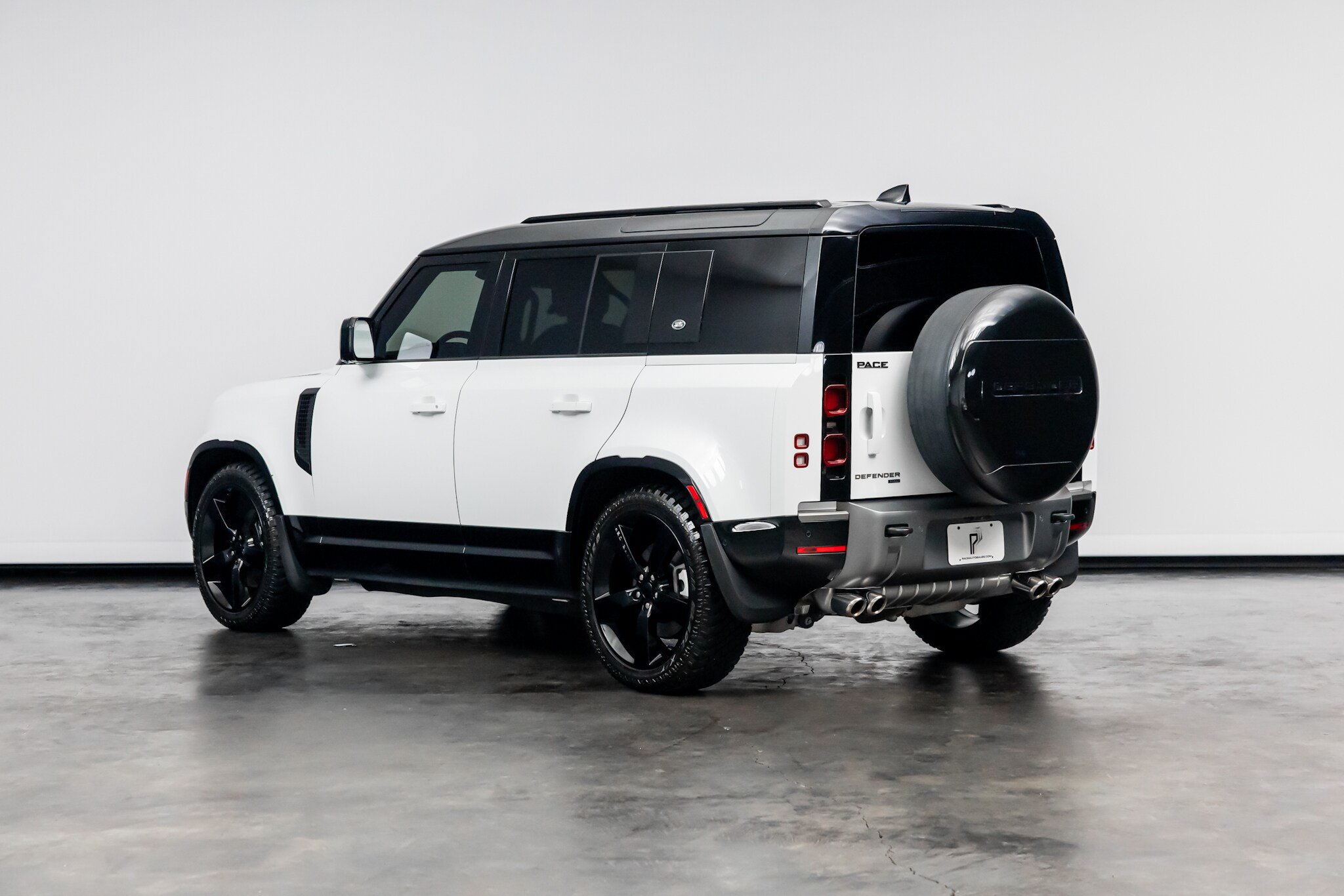 Used 2023 Land Rover Defender 110 X-Dynamic SE AWD/4WD image 15