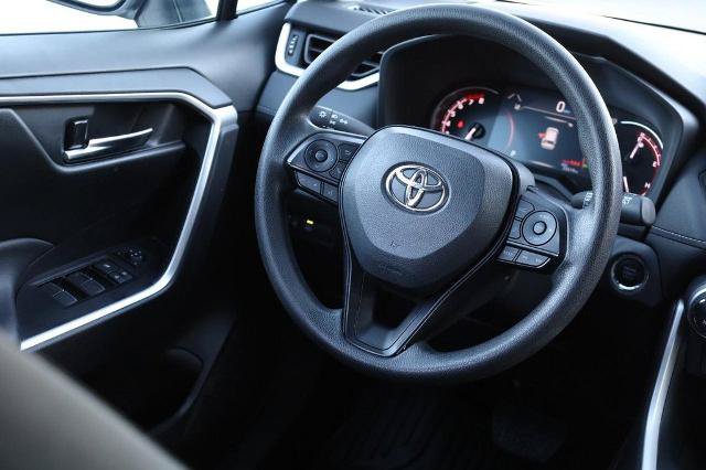 Used 2025 Toyota RAV4 XLE AWD/4WD image 23
