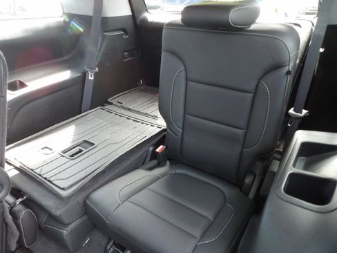 Used 2018 GMC Acadia SLT FWD image 24