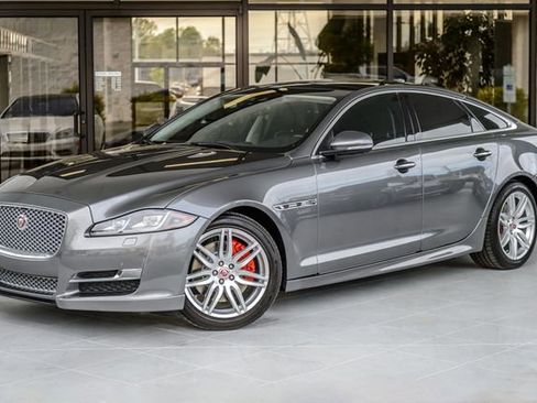 Used 2019 Jaguar XJ R-Sport image 2