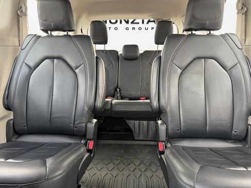 Certified 2019 Chrysler Pacifica Touring-L image 16