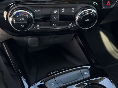 New 2026 Chevrolet Trax ACTIV w/ Sunroof Package image 17