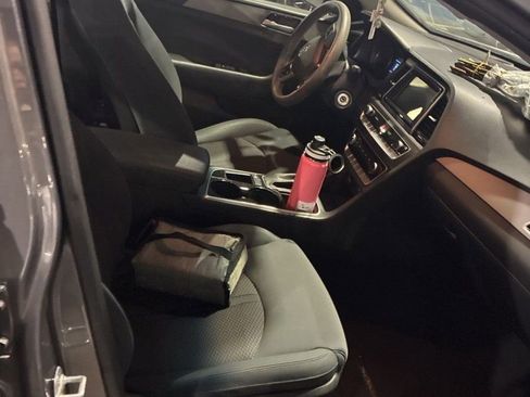 Used 2019 Hyundai Sonata SE w/ Cargo Package image 8