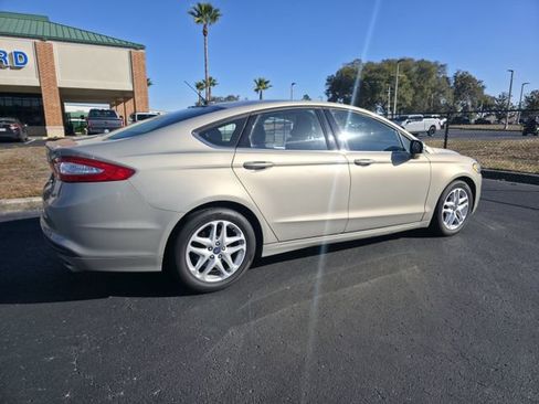 Used 2015 Ford Fusion SE image 5