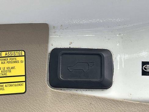 Used 2010 Toyota Highlander Limited AWD/4WD image 12