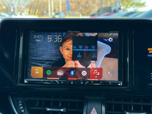 Used 2018 Toyota C-HR XLE image 22