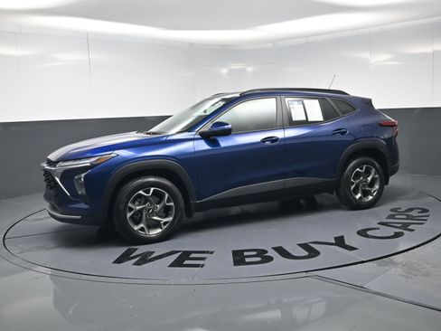 Certified 2024 Chevrolet Trax LT w/ Driver Confidence Package image 6