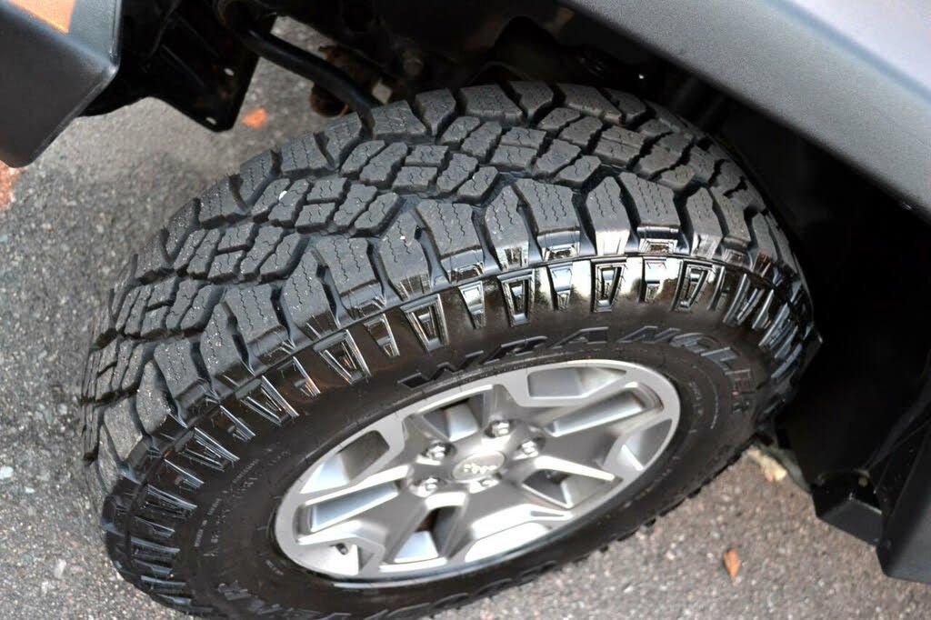 Used 2015 Jeep Wrangler Unlimited Rubicon w/ Dual Top Group AWD/4WD image 37