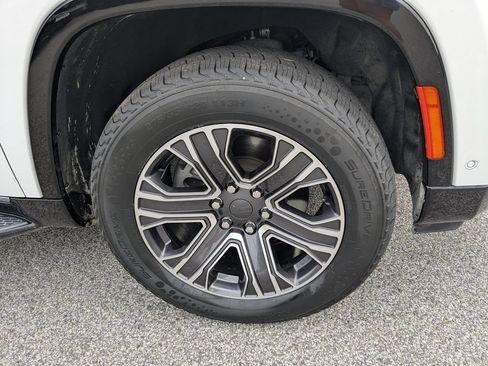 Used 2024 Jeep Wagoneer Series II AWD/4WD image 16