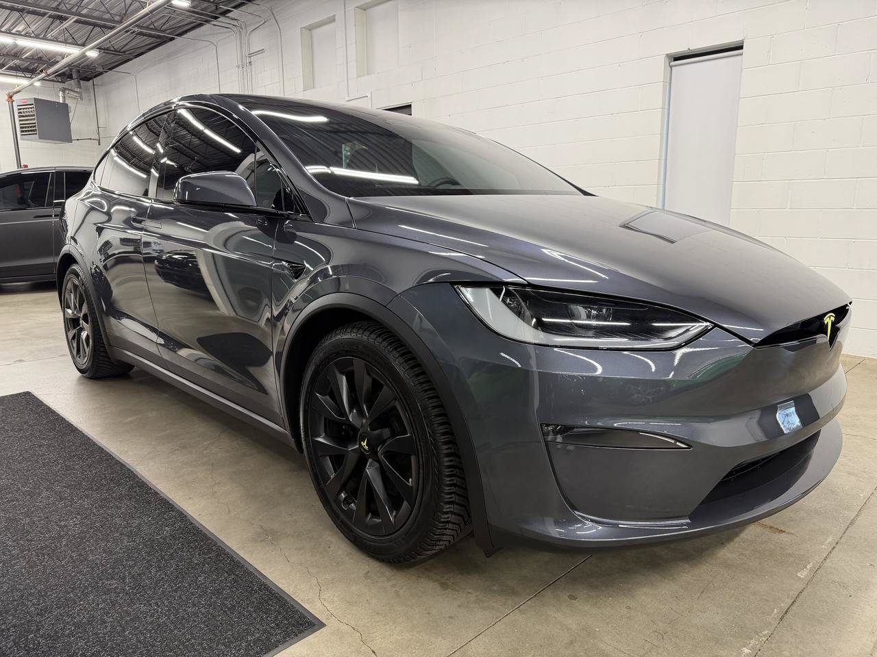 Used 2023 Tesla Model X AWD/4WD image 3