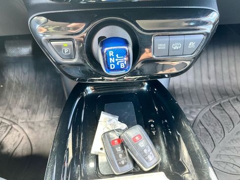 Used 2018 Toyota Prius Prime Premium image 20