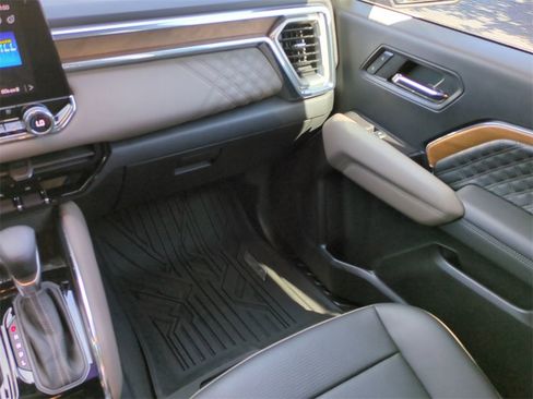 Used 2023 GMC Canyon Denali image 17