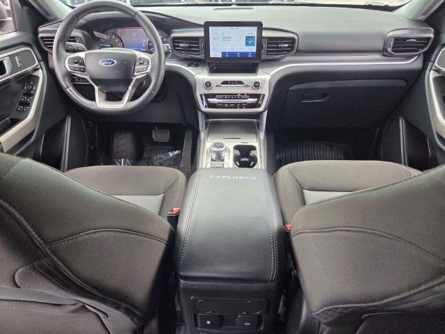 Certified 2024 Ford Explorer XLT RWD image 16