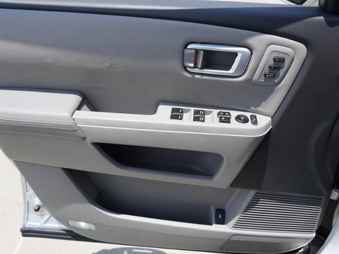 Used 2010 Honda Pilot Touring image 23