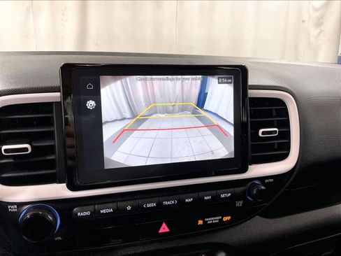 Used 2024 Hyundai Venue Limited image 20