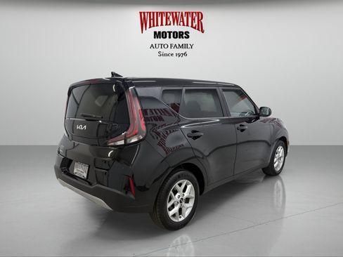 Used 2023 Kia Soul LX w/ Option Group 015 FWD image 4