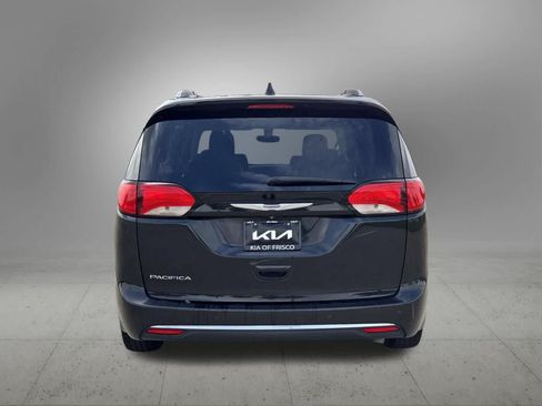 Used 2018 Chrysler Pacifica Touring-L FWD image 5