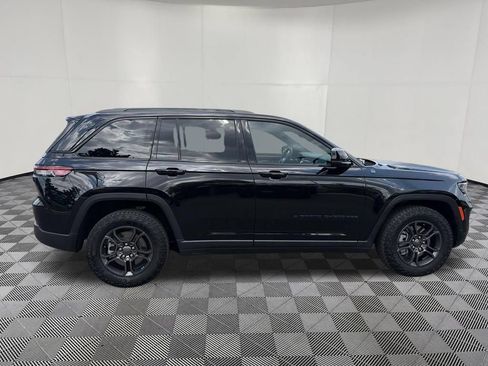 Used 2024 Jeep Grand Cherokee Trailhawk w/ Luxury Tech Group III AWD/4WD image 11