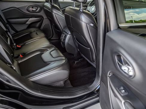 Used 2019 Jeep Cherokee Latitude Plus FWD image 43