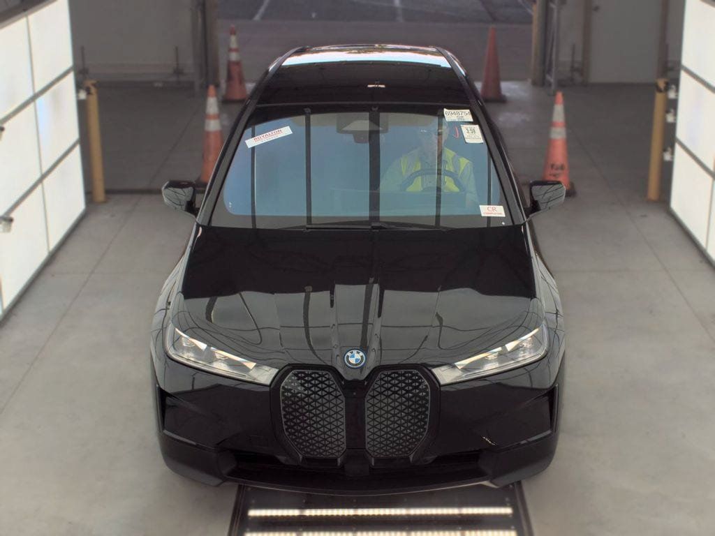 Used 2025 BMW iX xDrive50 w/ Convenience Package AWD/4WD image 3