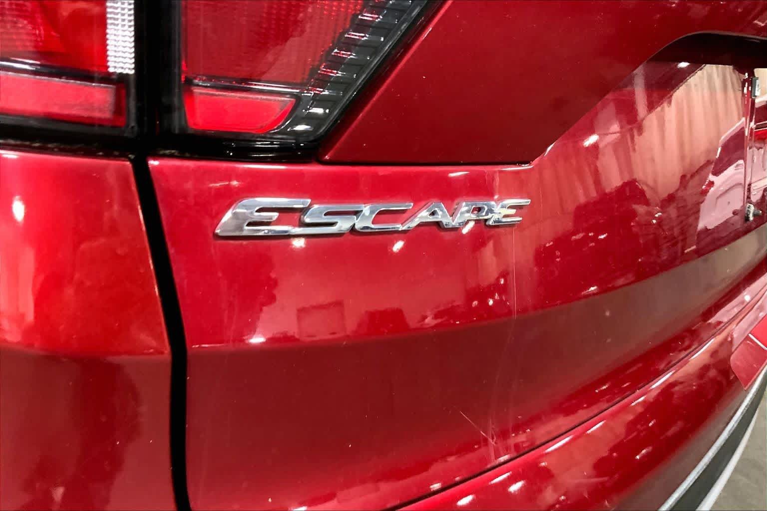 Used 2018 Ford Escape SE w/ SE Sync 3 Package AWD/4WD image 31