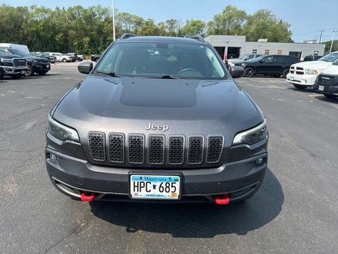 Used 2019 Jeep Cherokee Trailhawk w/ Cold Weather Group AWD/4WD image 2