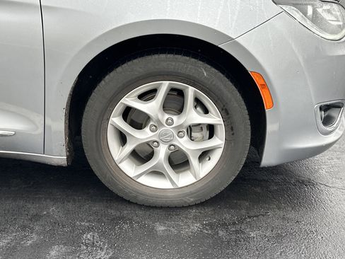 Used 2019 Chrysler Pacifica Limited image 12