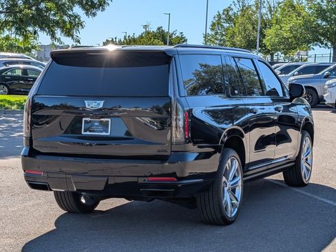 Used 2025 Cadillac Escalade ESV Sport Platinum w/ LPO, ONYX Package AWD/4WD image 5
