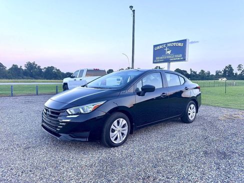 Used 2024 Nissan Versa S w/ Trunk Package FWD image 2