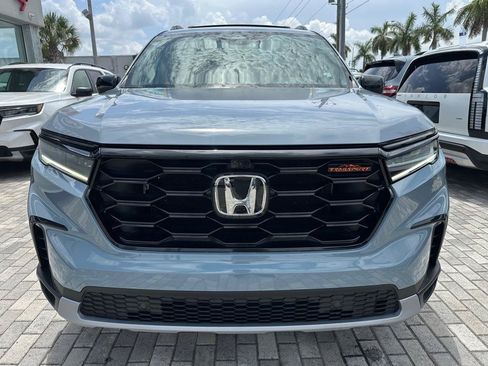Used 2023 Honda Pilot TrailSport image 2