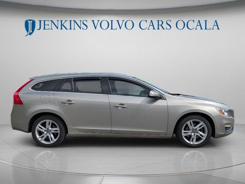 Used 2015 Volvo V60 T5 Premier Plus FWD image 2
