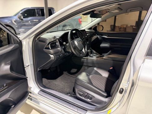 Used 2021 Toyota Camry SE FWD image 18