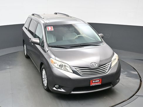 Used 2013 Toyota Sienna XLE image 34